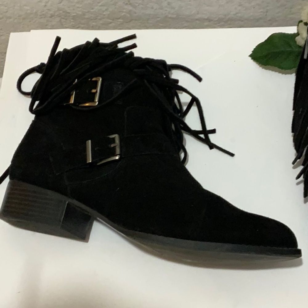 BCBG Capricorn Leather Fringed Bootie, Size 9/ 39 - Picture 5 of 13
